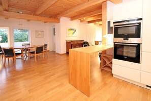 Micro-ondes, four, plaque de cuisson, lave-vaisselle