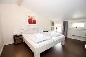 2 bedrooms, in-room safe, WiFi, bed sheets