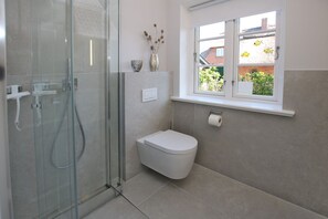Shower, hair dryer - Ohl Dörp 49, No. 3 - House half in Wrixum under thatched roof with 3 rooms and 90 (Wrixum)