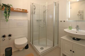 Shower - Große Straße 19, Whg. 1 - Apartment with 2 rooms (open bedroom) (Wyk auf Föhr)