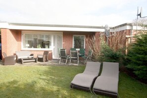 Outdoor dining - Hasenkamp 1 - Ferienwohnung mit 4- Zimmern auf ca. 75m² (Wyk auf Föhr)