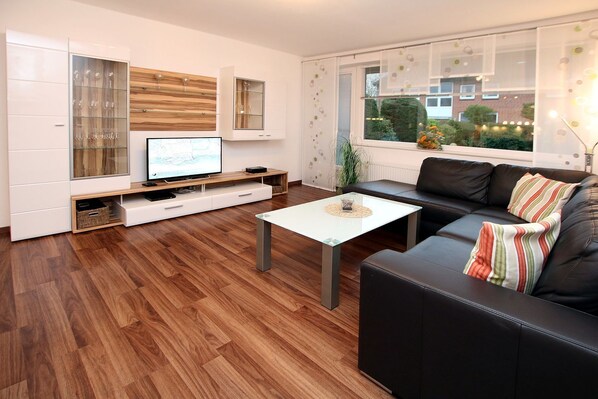 Fernseher, DVD-Player, Stereoanlage