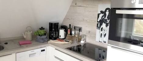 Réfrigérateur, four, plaque de cuisson, lave-vaisselle