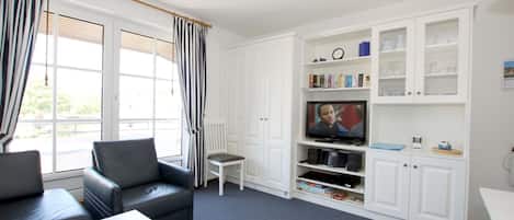 Fernseher, DVD-Player, Stereoanlage