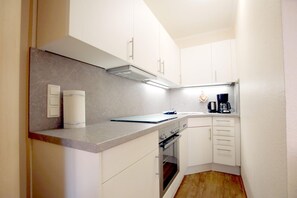 Oven, dishwasher - Gmelinstraße 12, Whg. 4, Haus Meeresbrandung - Holiday apartment with 2 rooms on (Wyk auf Föhr)