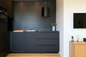 Refrigerador, microondas, horno, lavavajillas