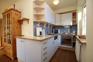 Microondas, horno y lavavajillas 