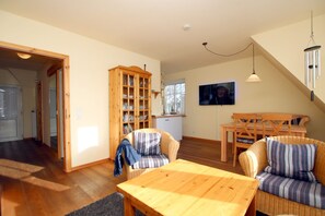 TV, stereo - Fasanenweg 2 b, Whg. 3 - Holiday apartment in Wyk with 3 rooms on 65 m² in the (Wyk auf Föhr)