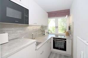 Kühlschrank, Mikrowelle, Ofen, Geschirrspüler