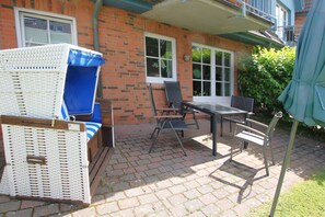 Outdoor dining - Badestraße 18a, Whg. 2 - vacation apartment with 3 rooms, approx. 60m², in the center of Wyk, (Wyk auf Föhr)