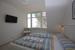 2 bedrooms, iron/ironing board, WiFi - Stockmannsweg 14, Whg.4 Haus am Meer - Ferienwohnung mit 3- Zimmern, ca. 80m² im 1. OG mit Blick auf (Wyk auf Föhr)