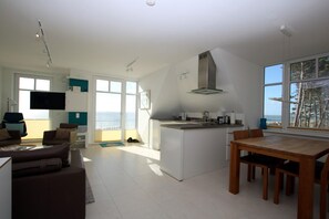 Unclassified image, 4 of 16, button