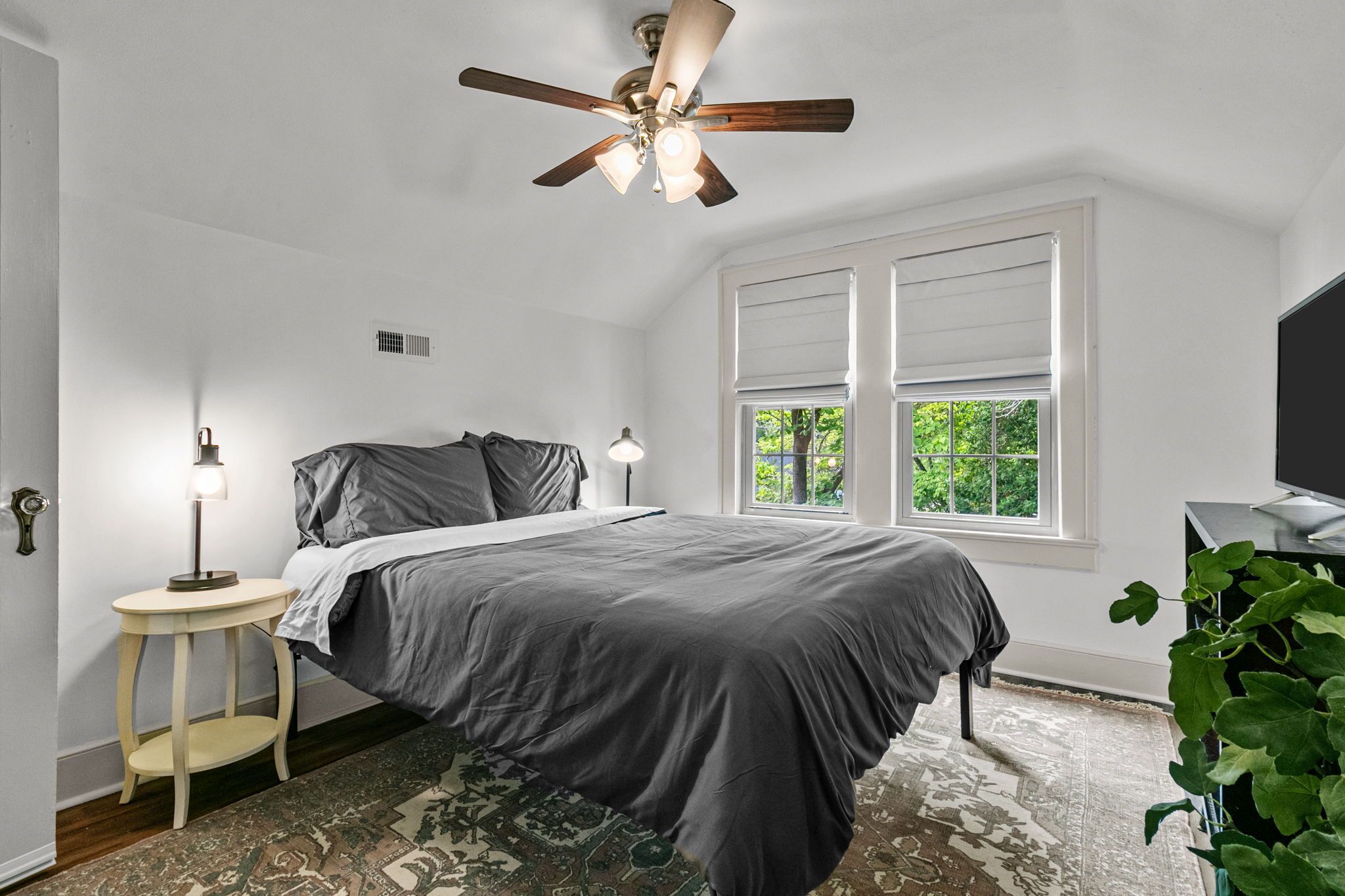 4 chambres, fer et planche à repasser, lit parapluie, Wi-Fi gratuit