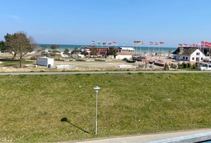 Unclassified image, 5 of 22, button