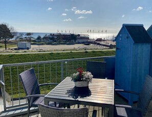 Unclassified image, 4 of 22, button