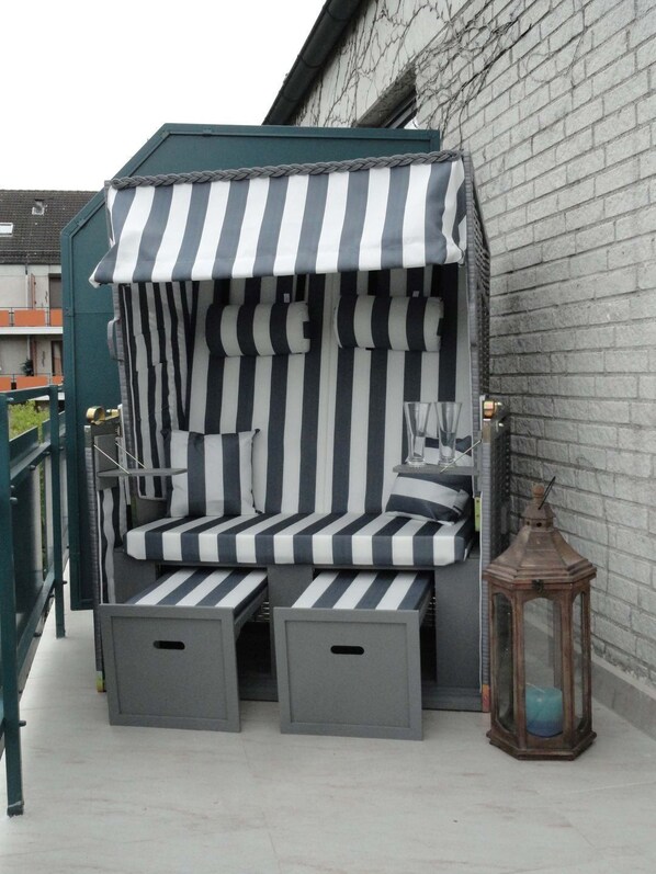 Unclassified image, 1 of 19, button