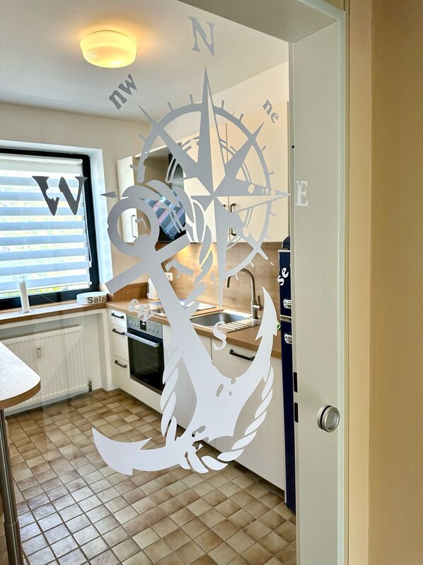 Kühlschrank, Ofen, Herdplatte, Geschirrspüler