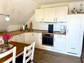 Fridge, oven, dishwasher, coffee/tea maker