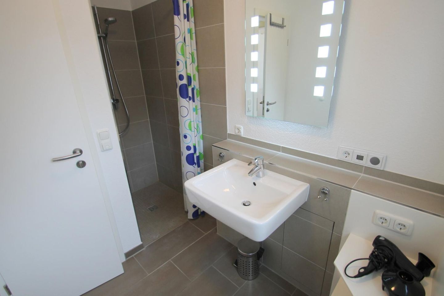 Chuveiro, secador de cabelo