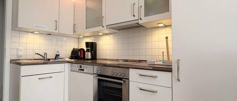 Coffee/tea maker, fridge, microwave, oven