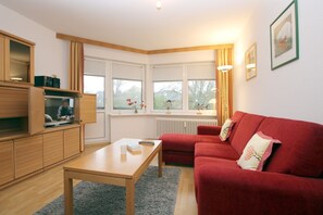 Fernseher, DVD-Player, Stereoanlage