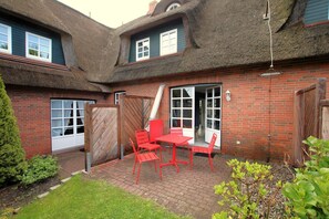 Outdoor dining - Kiek Ut 9, Whg. 3 - Holiday apartment with 3 rooms on approx. 50m² (Wyk auf Föhr)