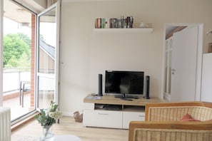 Fernseher, DVD-Player, Stereoanlage