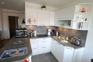 Geladeira, fogão, cooktop, lava-louças