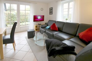 Fernseher, Kamin, DVD-Player, Stereoanlage