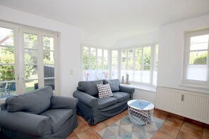 Fernseher, DVD-Player, Stereoanlage