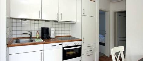 Ugn och diskmaskin