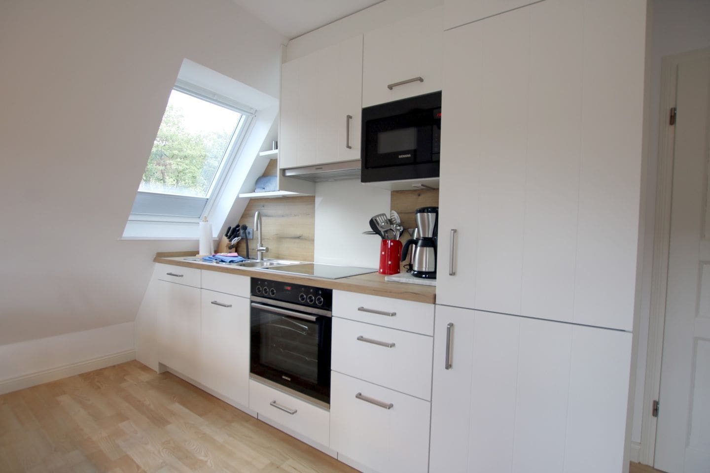 Frigorifero, microonde, forno, piano cottura