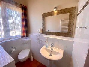 Bruser, hårtørrer, håndklæder