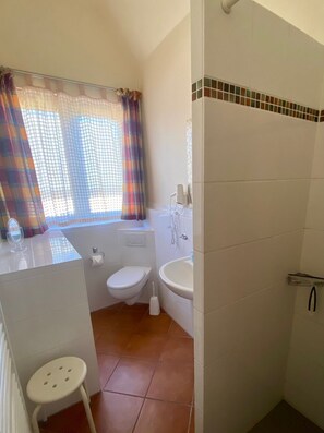 Bruser, hårtørrer, håndklæder