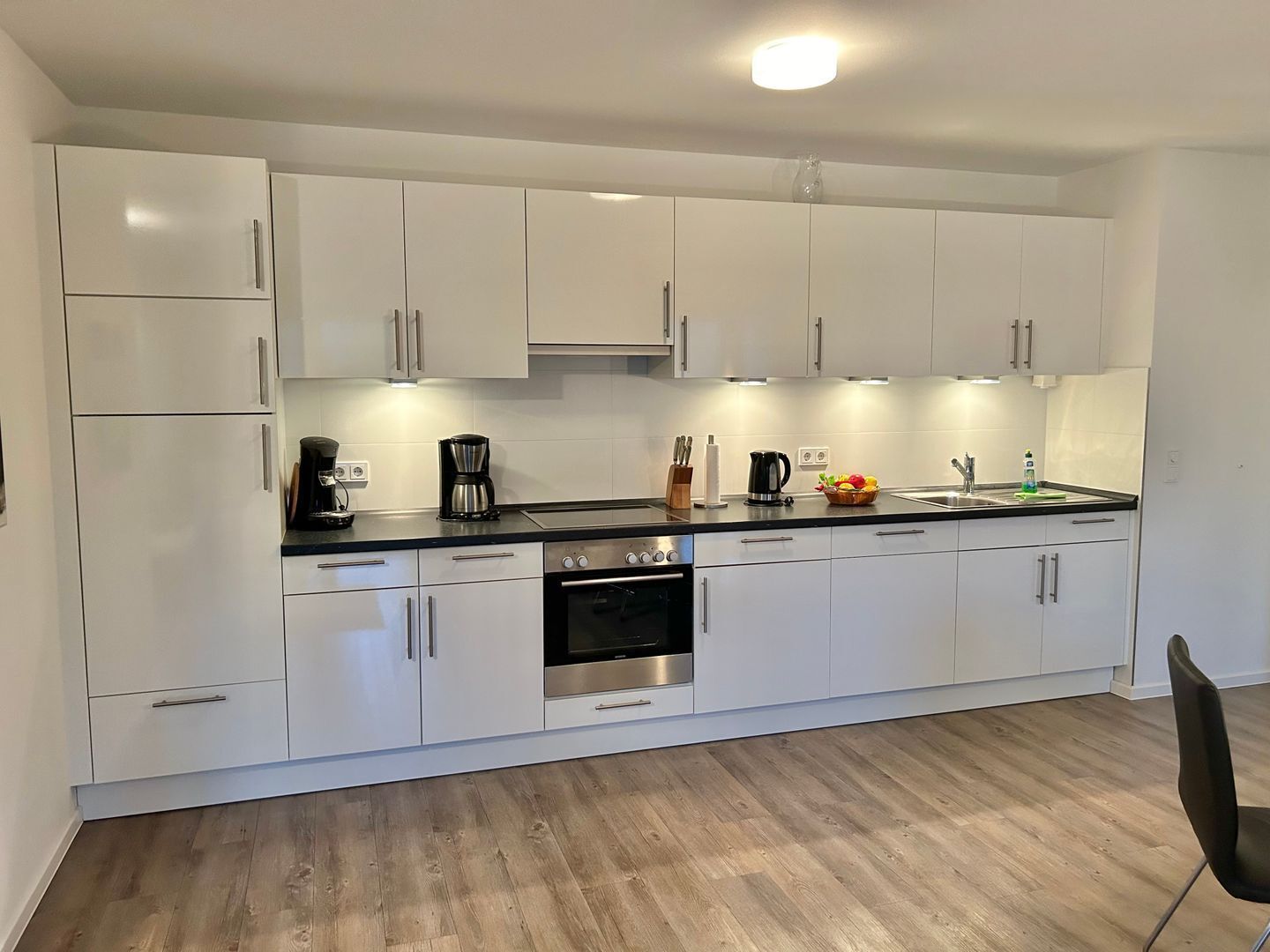 Fridge, oven, stovetop, dishwasher