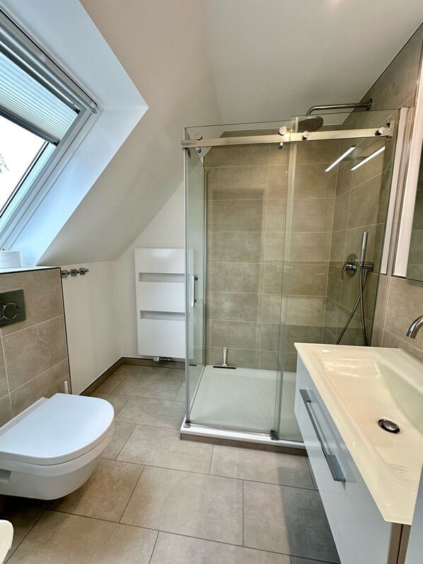 Unclassified image, 1 of 27, button