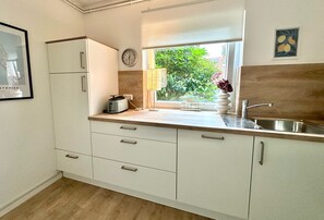 Kühlschrank, Mikrowelle, Ofen, Geschirrspüler