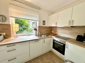 Unclassified image, 4 of 27, button