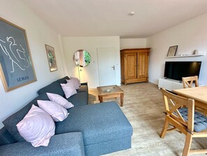 TV, table tennis, stereo