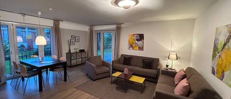 TV, table tennis, stereo