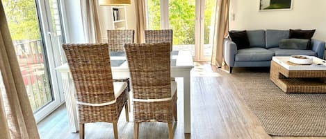 TV, table tennis, stereo