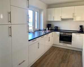 Réfrigérateur, four, plaque de cuisson, lave-vaisselle