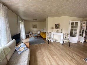 Unclassified image, 3 of 23, button