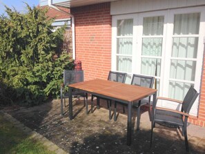 Unclassified image, 3 of 12, button