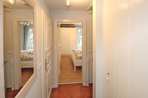 2 bedrooms, WiFi - Wiesenweg 4a, Whg. 2 - Ferienwohnung mit 3- Zimmern auf ca. 120m² (Wyk auf Föhr)