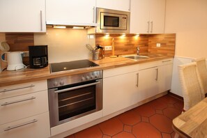 Refrigerador, microondas, horno y lavavajillas 