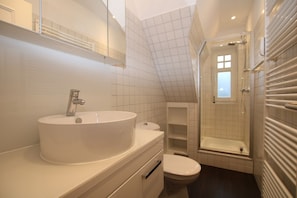 Douche, serviettes fournies