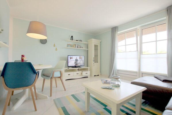 TV, stereo - Gmelinstraße 12, Whg. 13, Haus Meeresbrandung - Ferienwohnung mit 2-zimmern mit ca. 45m² und Balkon (Wyk auf Föhr)