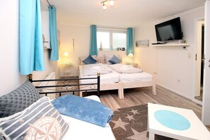 2 bedrooms, iron/ironing board, WiFi - Starklef 1, Whg. 3, Rungholt - 80 sqm vacation apartment in Wyk with 3 rooms, kitchen (Wyk auf Föhr)