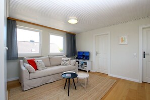 Fernseher, DVD-Player, Stereoanlage